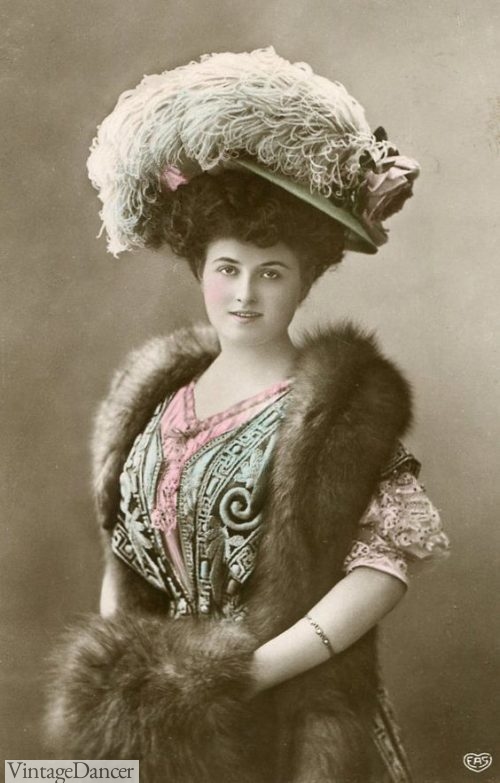 1900s postcard picture hat