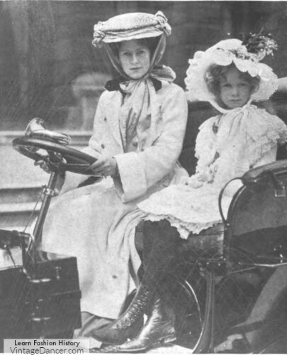 1904 women motorist and child