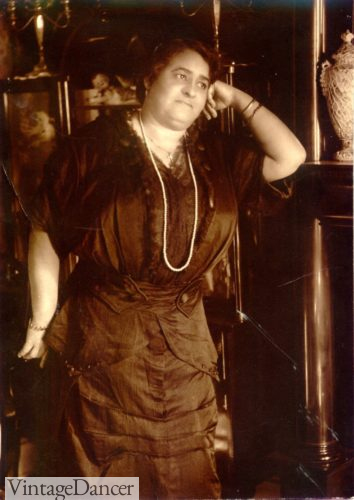 1910s plus size women fashion photo Edwardian