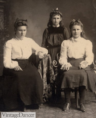 1910 girls teenagers sisters skirt and blouses