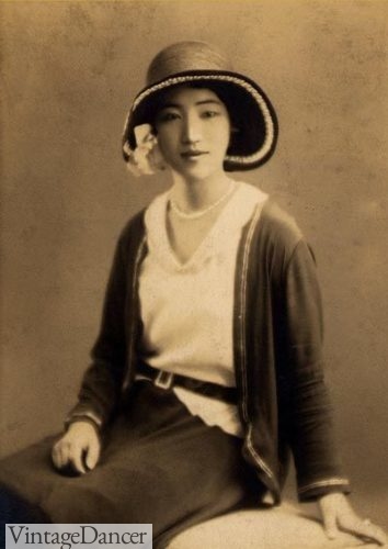 1920s Asian woman wears large curve brimmed hat