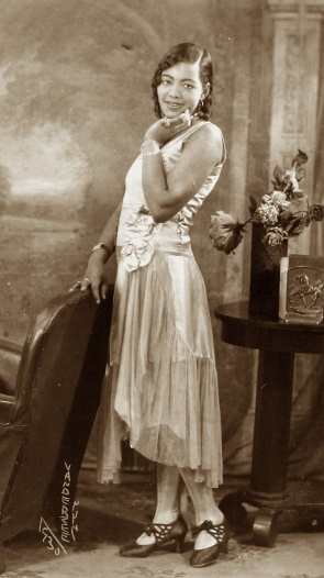 1920s black woman fashion party evening dress 