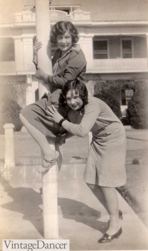 1920 teen girls being silly