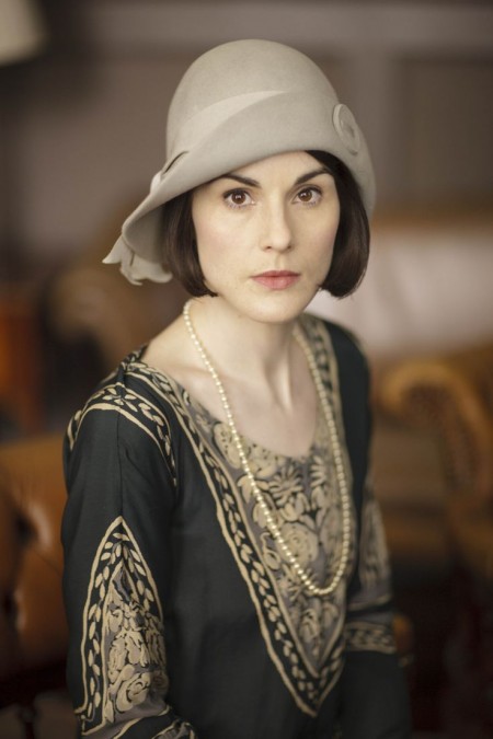 Mary's cloche hat in season 6. Learn more about Downton Abbey fashion at VintageDancer.com