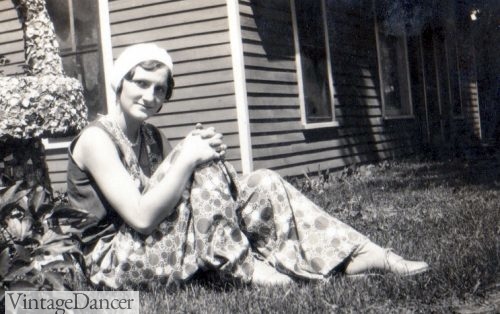 Vintage photo 1920s beach pajamas- I love that print!