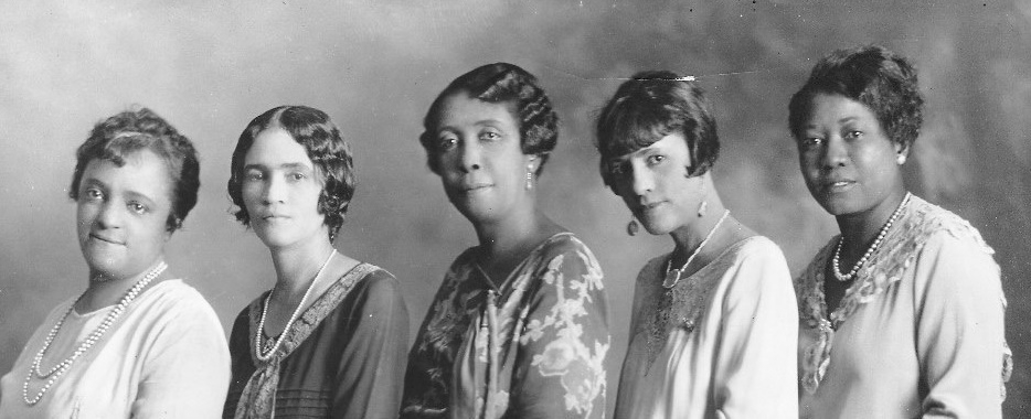 1920s Black women's hair Mature women with late 1920s Eton, Shingle, crop and waved hairstyles