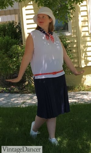 1920s Simple day skirt and blouse with thin belt and cloche hat for a easy costume