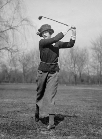 1920s woman golfer in a long skirt and sweater