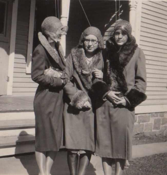 1920s Coats, Furs, Jackets and Capes History