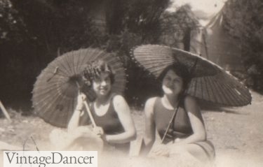 1920s Parasols, Beach Umbrella Fashion History, Vintage Dancer