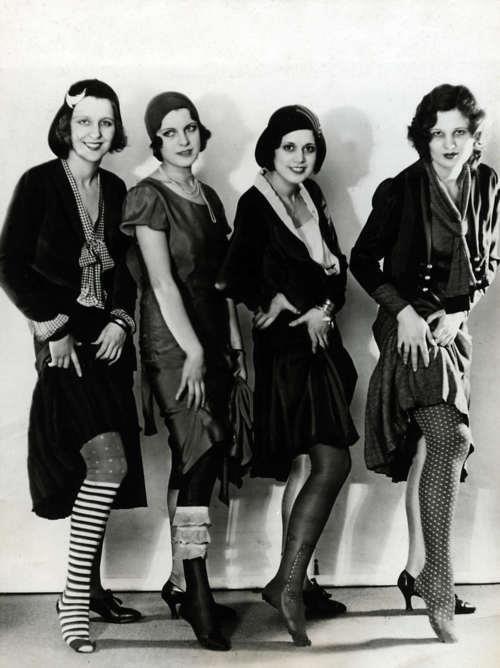 1920s flappers wearing tights and nylons stockings 1920s flapper girls fashion