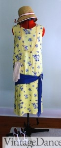 1920s Summer Costume DIY easy using a scarf as a belt/sash