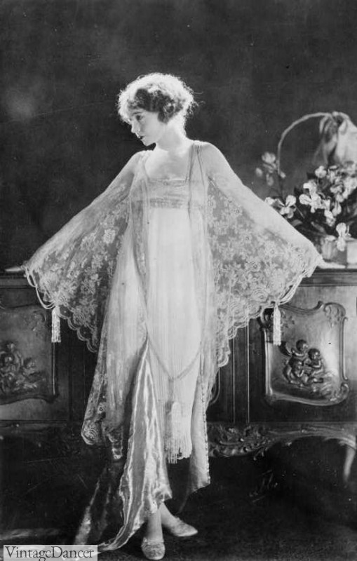 1920s robe lingerie 1922 Lillian Gish photo