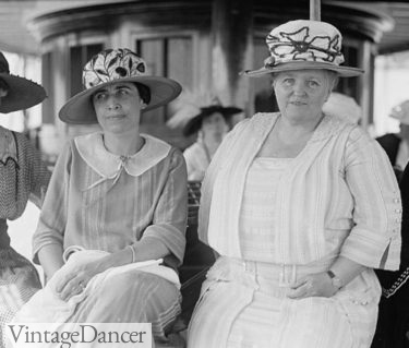 1922 Mrs. Coolidge & Mrs. DuPon at a tea or simple social gathering