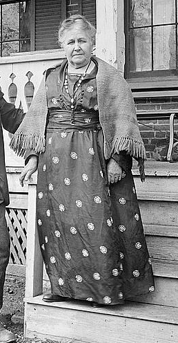 1920s older womens fashions
