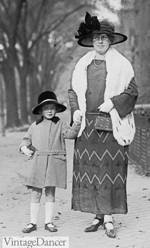 1923 women fur stole scarf 1920s