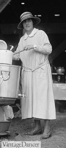 1923 Mrs. Gary Grayson's smock apron over house dress