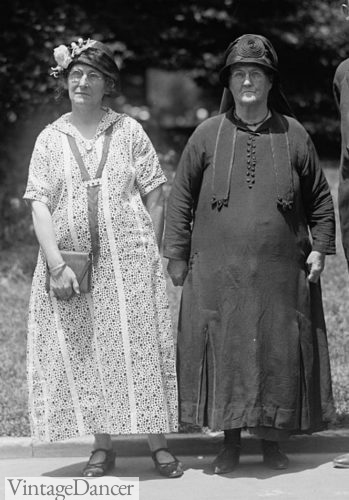 1925 Mrs. Gruen E. Puckett, 77 & daughter 56 yrs plus szie dresses