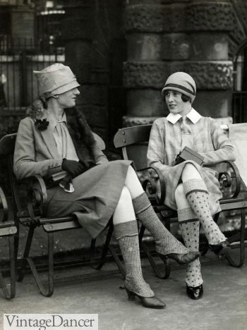 1926 ladies wearing leggings 1920s winter fashion 