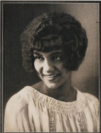 1920s Hairstyles History- Long Hair to Bobbed Hair
