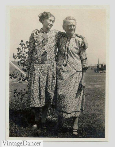 1930s Mother and daughter wearing flour sack? dresses or similar cotton printed material