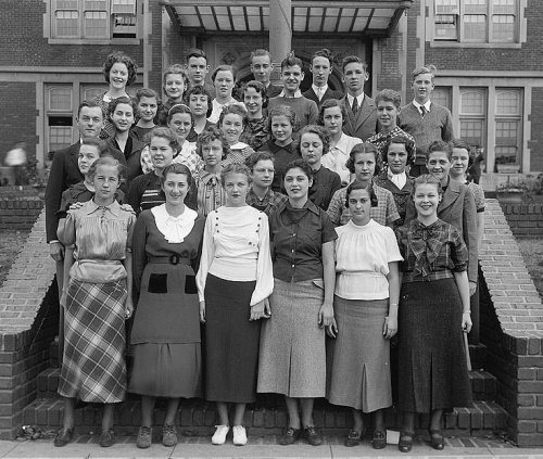 1930s teenage fashion at school 1930s fashion for teens teenagers teenage girls