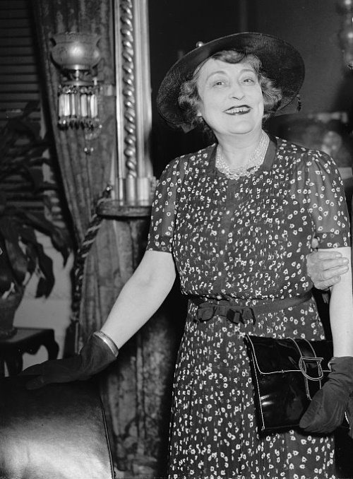 1930s Mature Women Fashion, Mrs. Clothing