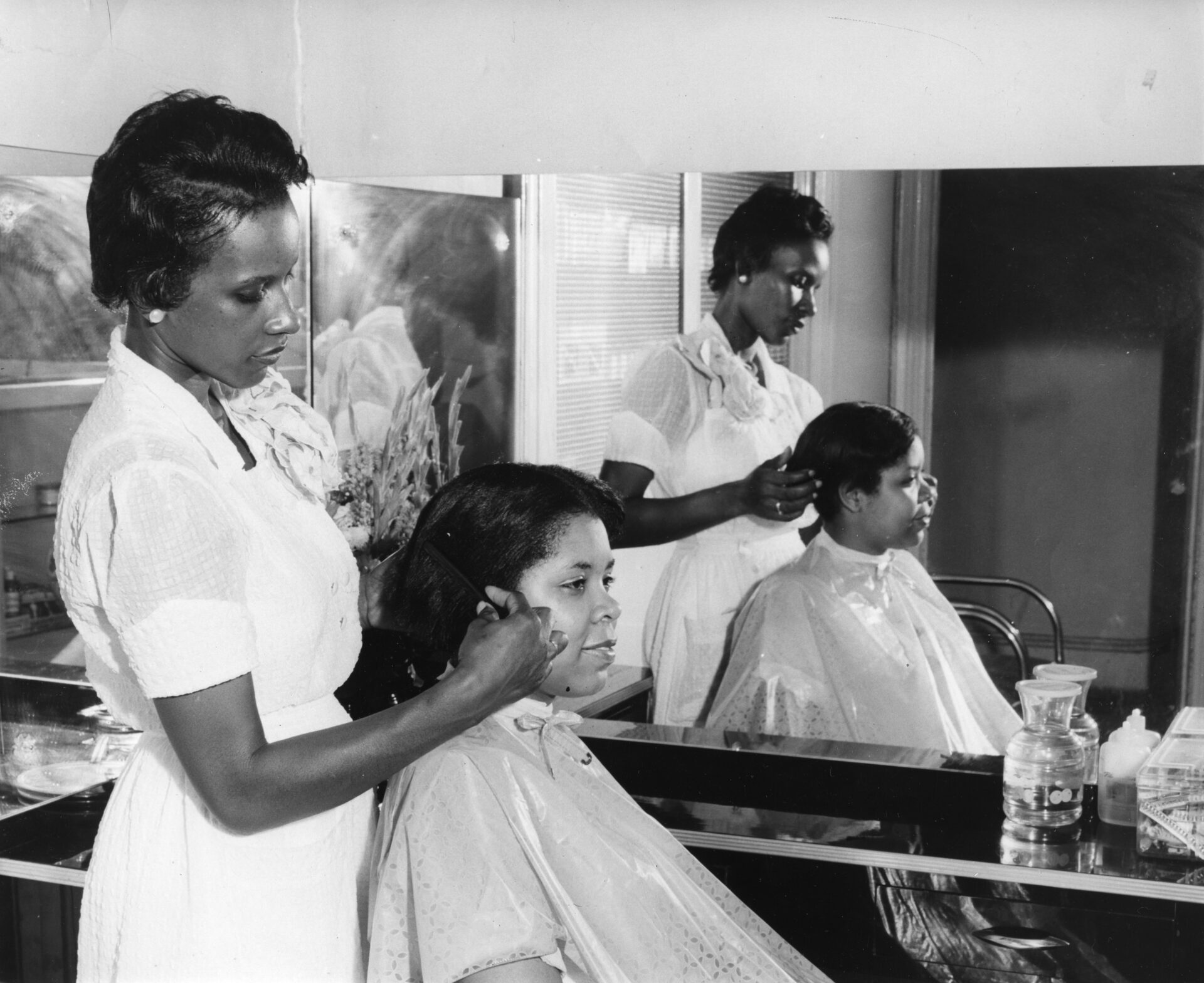 1940s Hairstyles History of Women's Hairstyles