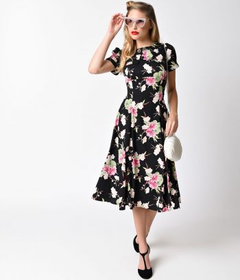 1940s tea dress with lightly puffed sleeves