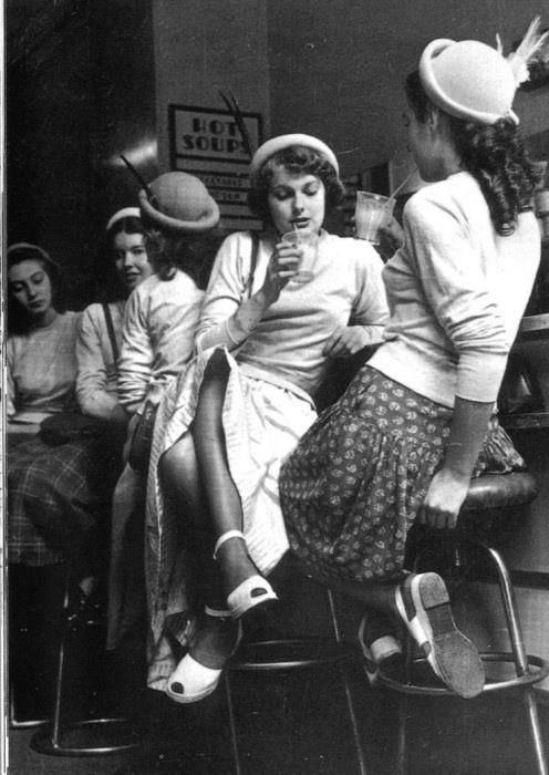 1940s Teenage Fashion Girls