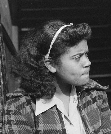 1941 short hair, headband, one Victory roll black women girls
