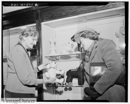 1941 shopping and working