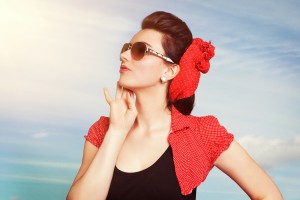 1950s style sunglasses, headband, crop top. So cute so crop!