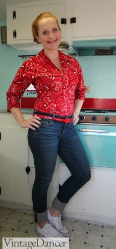 1950s outfit: Western Rockabilly with capri jeans, converse shoes, bandana print shirt and belt.