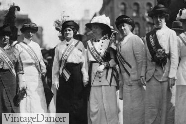 1900s Costume & Outfit Ideas for Ladies