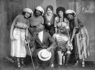 A group of African American vaudeville entertainers, early 1920s