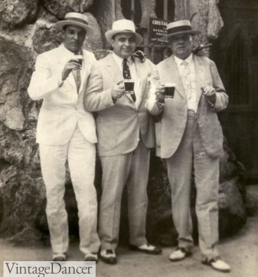 Al Capone and friends wears light colored suits in Florida