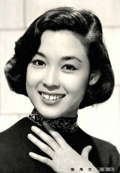 Ayako Wakao wears a deep side part 1950s Japanese Asian hairstyles 