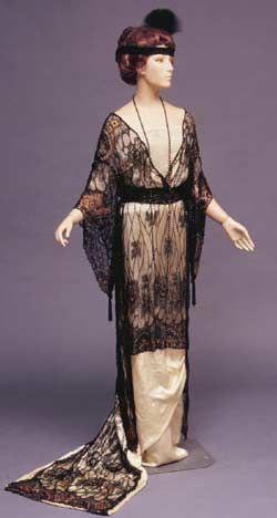 1911, Kimono style gown. Source Herbert F Johnson Museum of Art