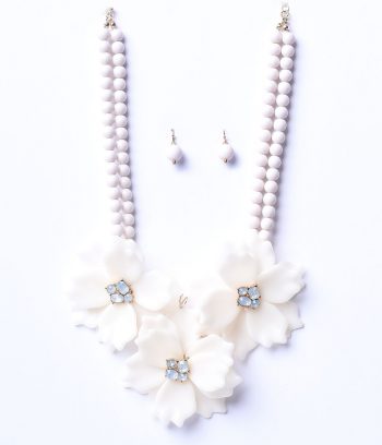 1960s style flower necklace jewelry