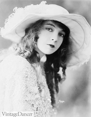 Lillian Gish long curl hair and hat