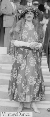 1916 plus szie woman in dress hat cape