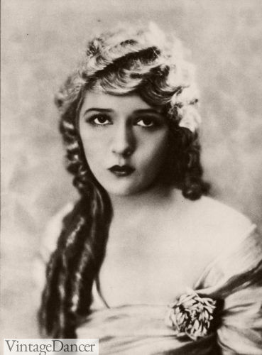 Mary Pickford long 1920s hair culry