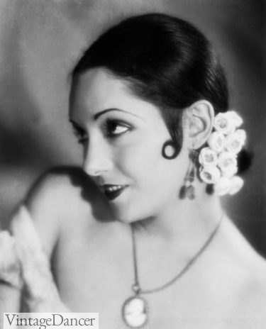 Mexican 1920s hairstyles - Dolores Del Rio circa 1929 spit curls