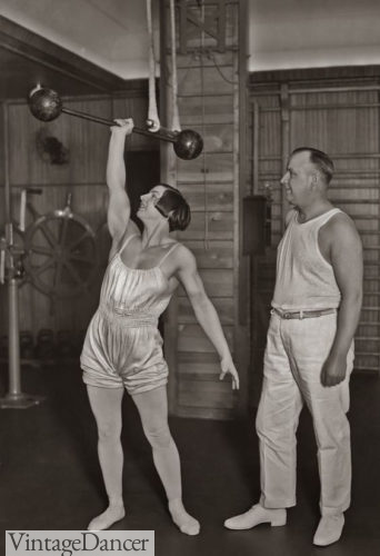 men women lifting weights at the gym