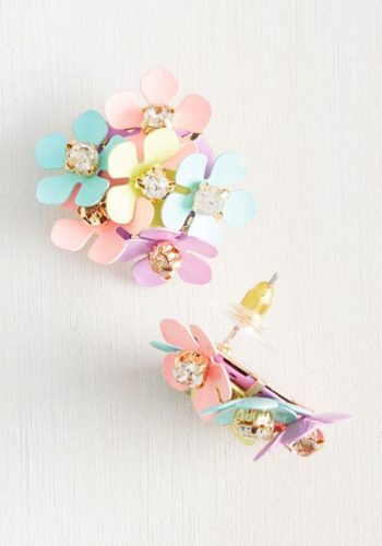 1960s style jewelry: flower earrings at modcloth