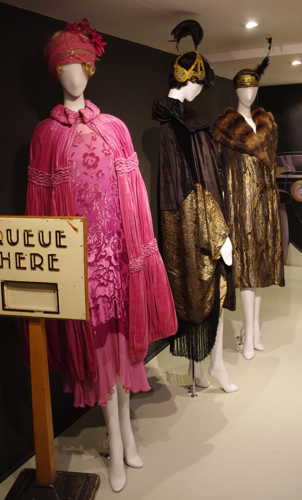 1920s Shawls, Scarves and Evening Jacket Tips