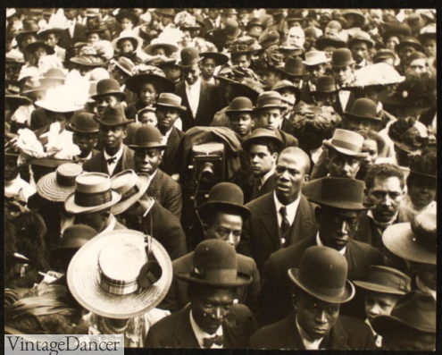 1910 a mix of derby hats, fedoras, ovals