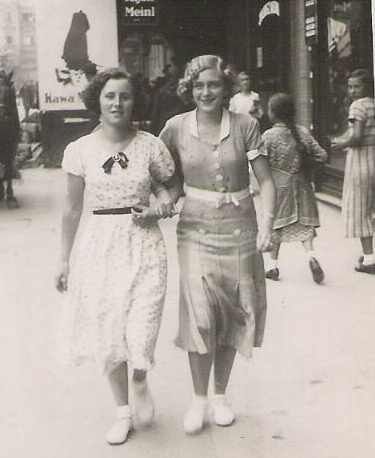 photo of 1930s fashion for teens teenagers teenage girls