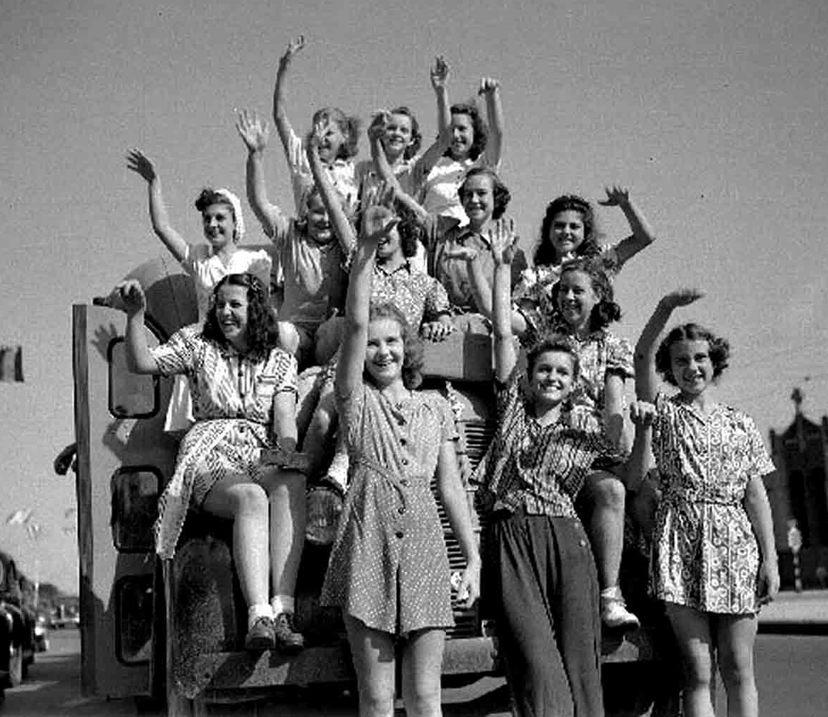 40s50s Vintage Playsuits, Jumpsuits, Rompers History